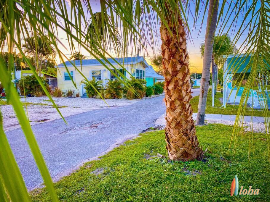 Pinecraft Cottage Tiny Home Sarasota Exterior photo