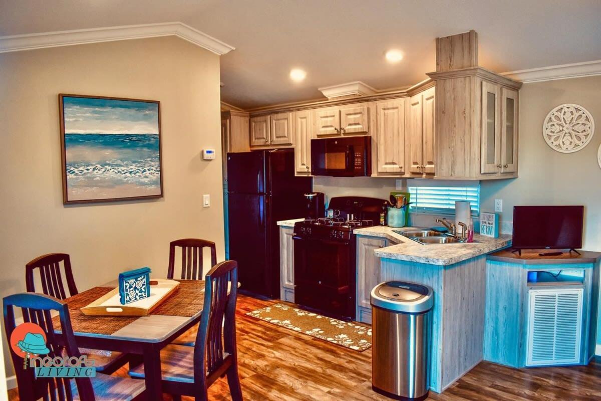 Pinecraft Cottage Tiny Home Sarasota Exterior photo