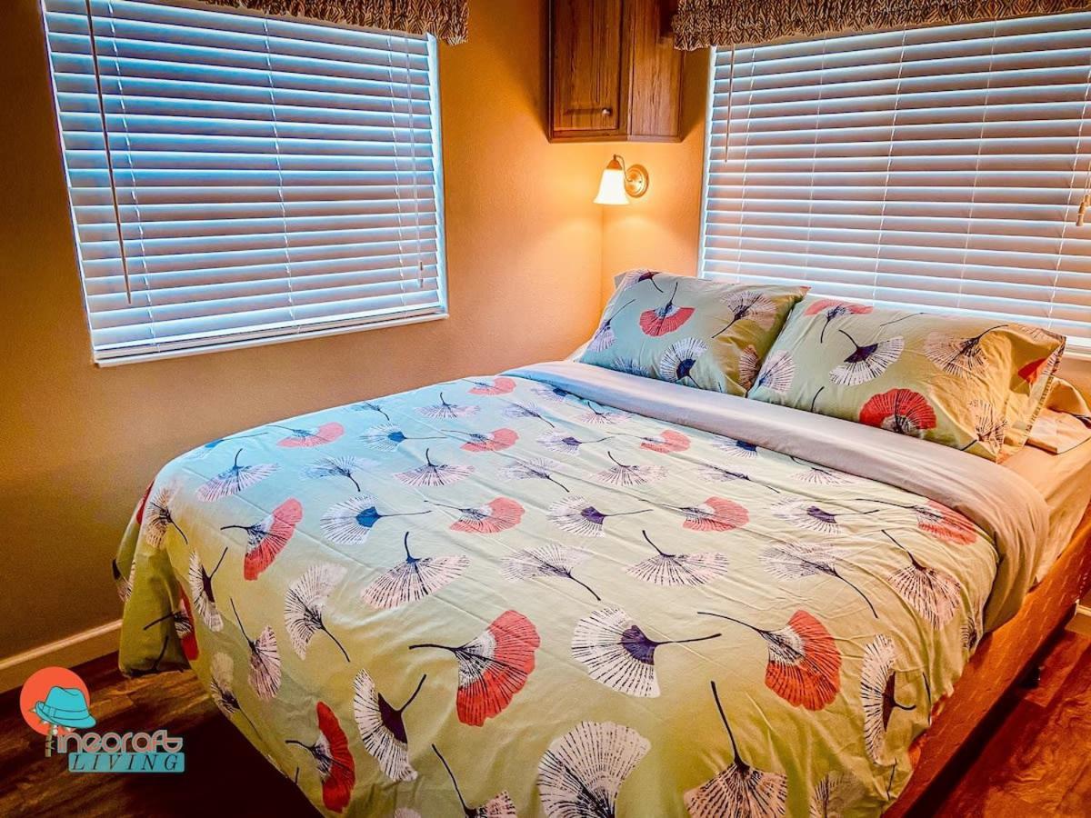 Pinecraft Cottage Tiny Home Sarasota Exterior photo