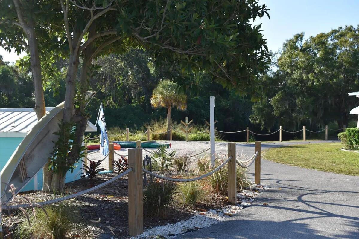 Pinecraft Cottage Tiny Home Sarasota Exterior photo