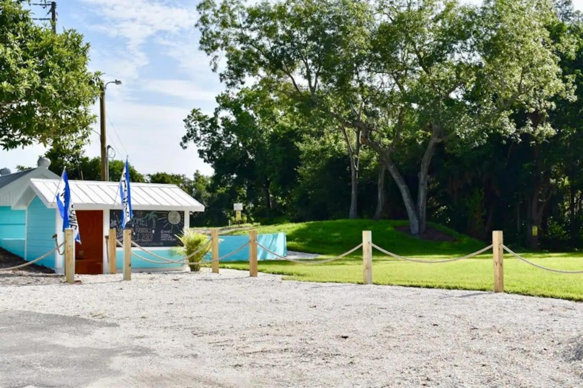 Pinecraft Cottage Tiny Home Sarasota Exterior photo